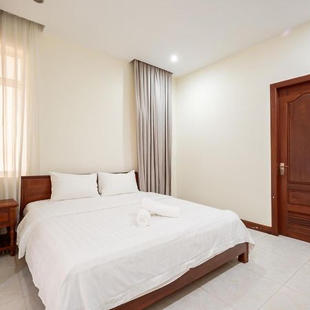 E&V Apartment Phnom Penh Esterno foto
